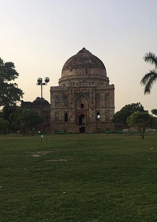 नई दिल्ली के लोदी गार्डन में हरियाली